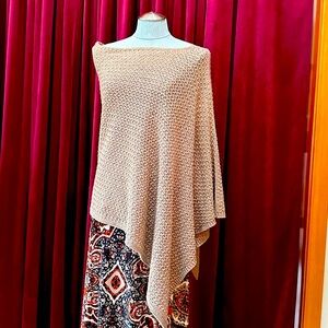 J Jill women’s knitted pull over shawl beautiful tan color with/one side drape
